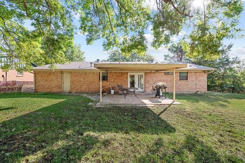 A home in Benbrook