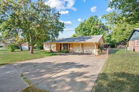 A home in Benbrook