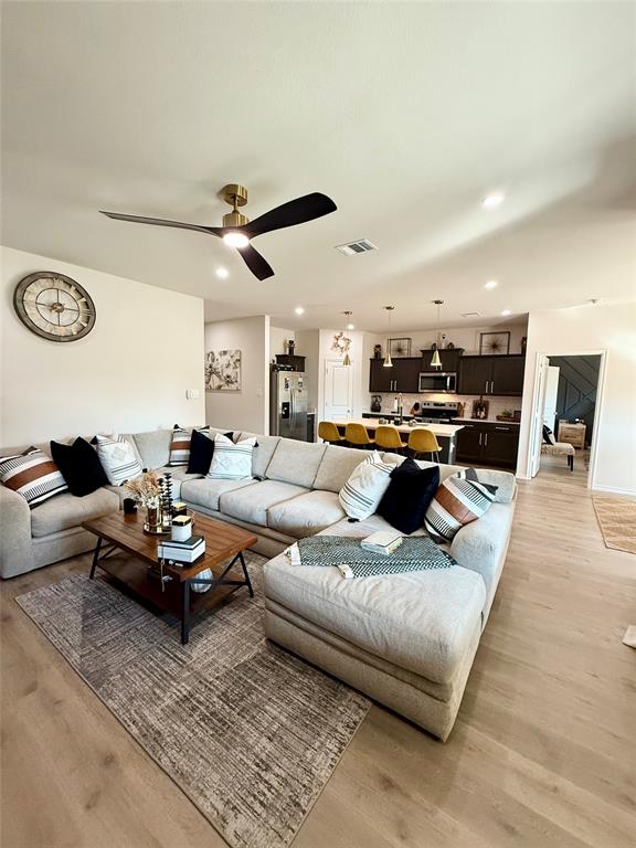 Enclave Pecan Crk Ph III - Residential Lease