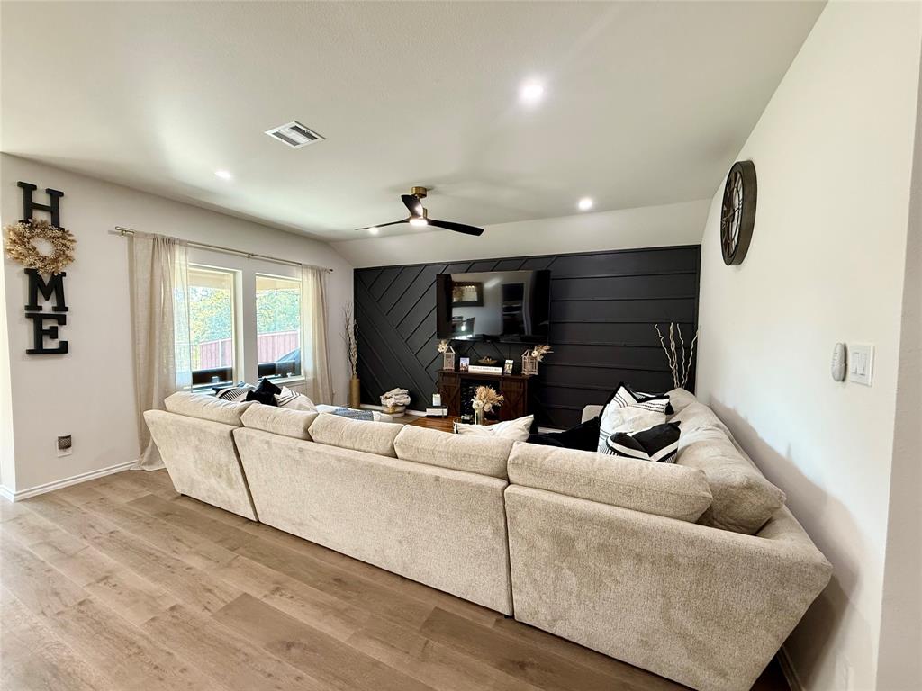 Enclave Pecan Crk Ph III - Residential Lease