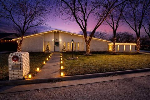 Photo of 2000 SE 10th Street, Mineral Wells, TX 76067 (MLS # 21134317)