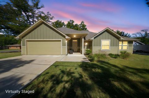 Photo of 109 S Florence Street, Tioga, TX 76271 (MLS # 21093781)