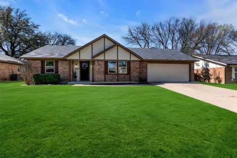 5529 Wood View Street North Richland Hills TX 76180