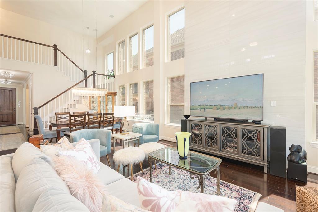 8320 Lindsay Gardens