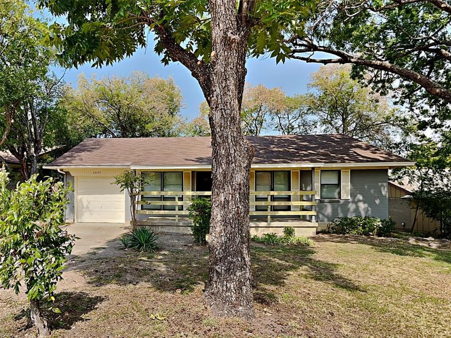 This 3 bed 4 bath home offers a newly renovated interior and boost new flooring, a new kitchen and bathroom! Great yard that is shaded and ready for family gatherings, cookouts with friends and a great space for pets and kids.