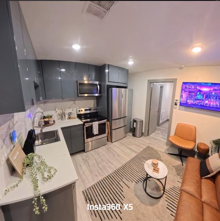 1415 Bennett Avenue 208