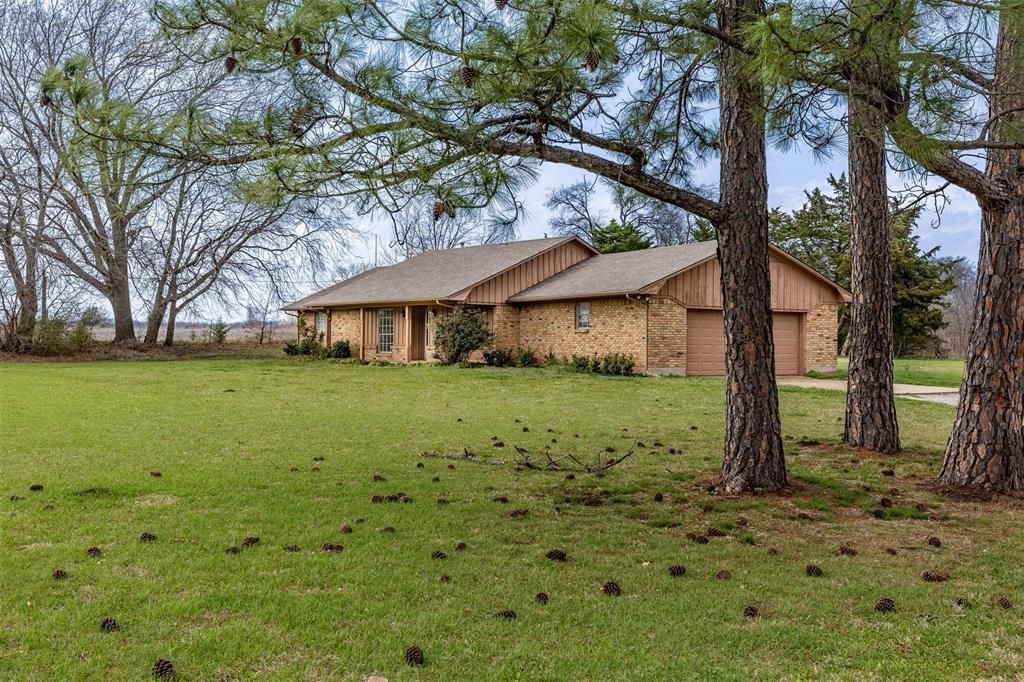 Photo of 629 Fm 697, Sherman, TX 75090 (MLS # 21204430)