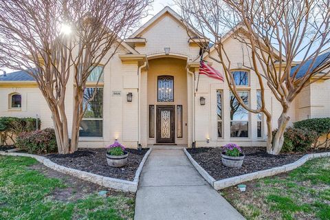Photo of 908 Summertree Lane, Southlake, TX 76092 (MLS # 21195432)