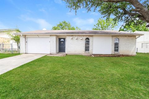 Photo of 2918 Rayswood Drive, Carrollton, TX 75007 (MLS # 21252852)
