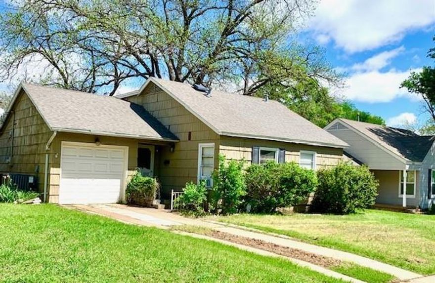 Introducing a charming 3-bedroom, 2-bathroom house located in the heart of Fort Worth, TX. This home boasts an abundance of natural light that illuminates the beautiful hardwood floors throughout. The kitchen comes equipped with a refrigerator for added convenience. Situated close to downtown Fort Worth, TCU and the museum district, this house offers easy access to all the city has to offer. Don't miss out on the opportunity to make this lovely house your new home. Contact us today for more information. 
There is a nonrefundable application fee of $60 per adult. A one-time lease administration fee of $125 is due at lease signing. Proof of renters insurance is required prior to move-in and must be maintained throughout the duration of the lease.