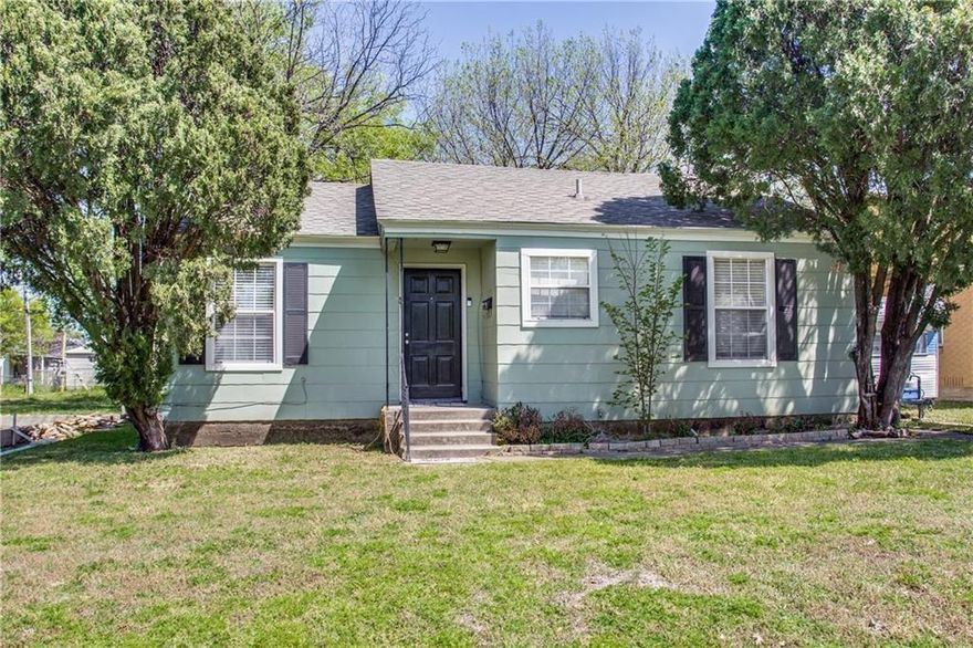 Cute 1940's cottage near TCU, W 7th St, Hospital District, Magnolia and downtown. Move in ready. Freshly painted. Original hardwoods, granite in kitchen, large fenced back yard with a deck. Comes with fridge. Note: the carpet has been removed and there are hardwoods throughout with the exception of the kitchen and bath. Lease to end May 31, 2025.