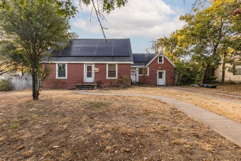 Photo of 2800 Columbus Avenue, Waco, TX 76710 (MLS # 21392199)