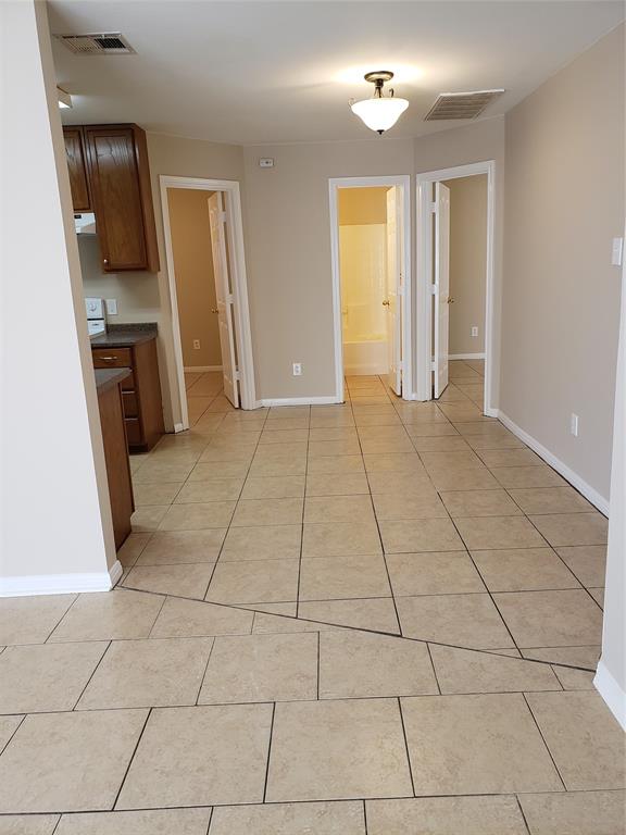 227-229 E Craven Avenue