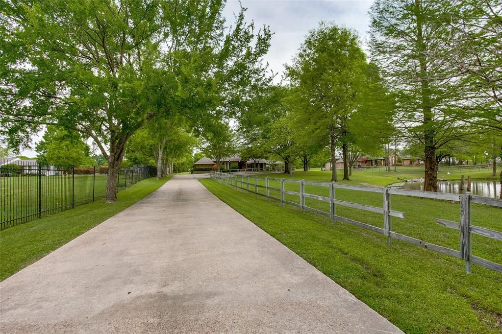 Photo of 363 E Tripp Road E, Sunnyvale, TX 75182 (MLS # 20452616)