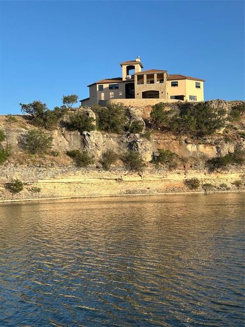 A home in Strawn