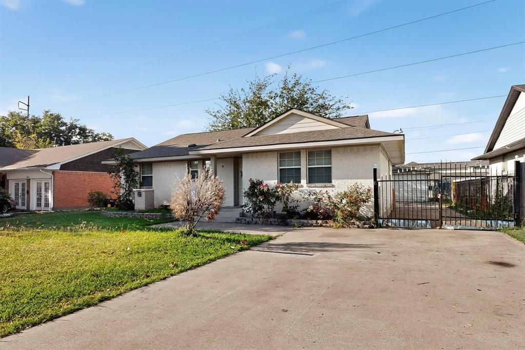 Photo of 4429 Oleander Trail, Mesquite, TX 75150 (MLS # 21086504)