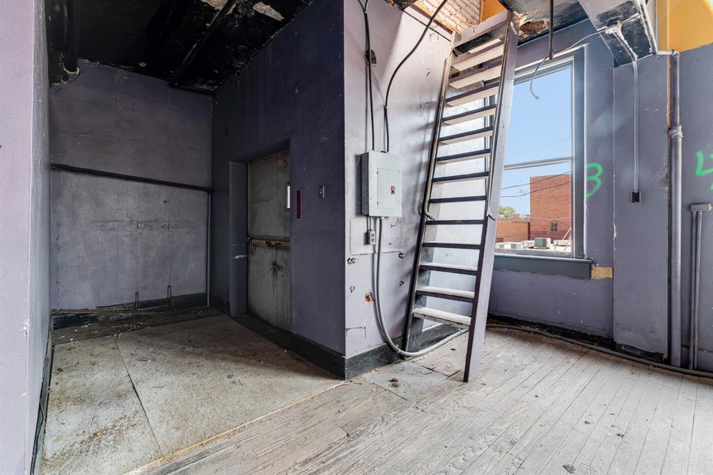 City Of Paris - Commercial Sale