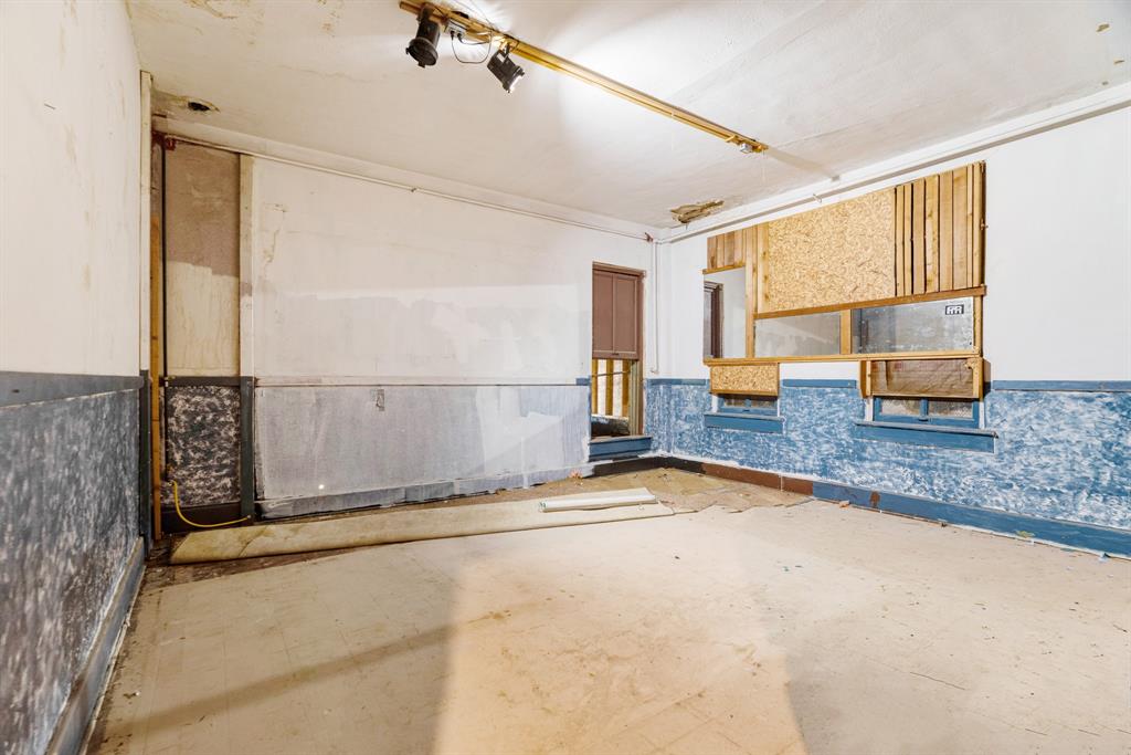 City Of Paris - Commercial Sale