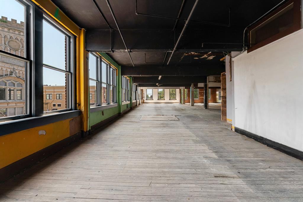 City Of Paris - Commercial Sale