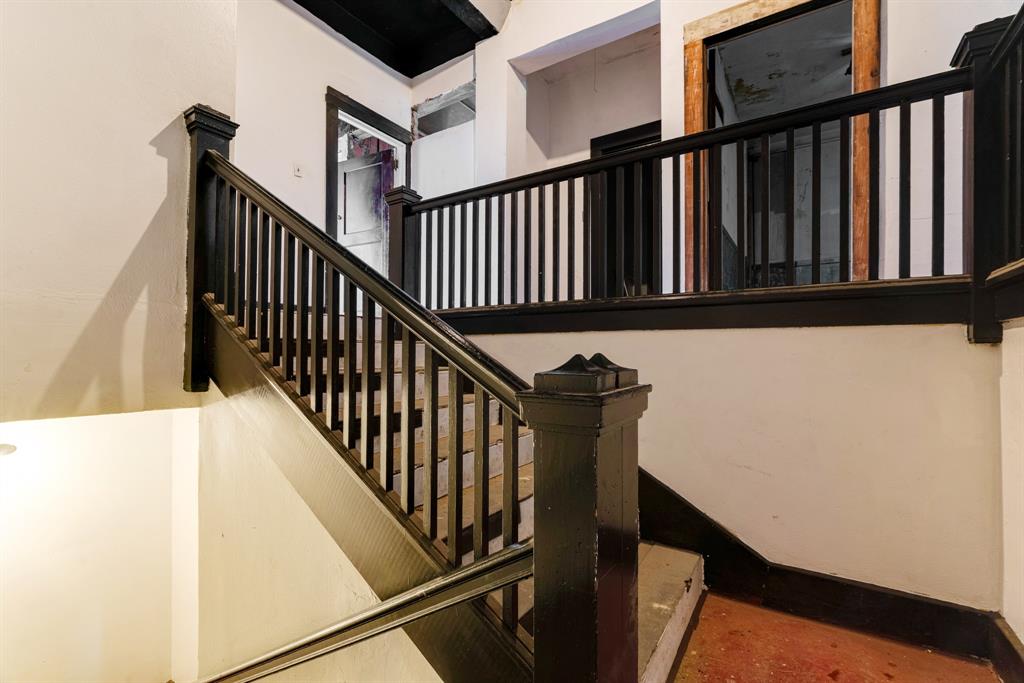 City Of Paris - Commercial Sale