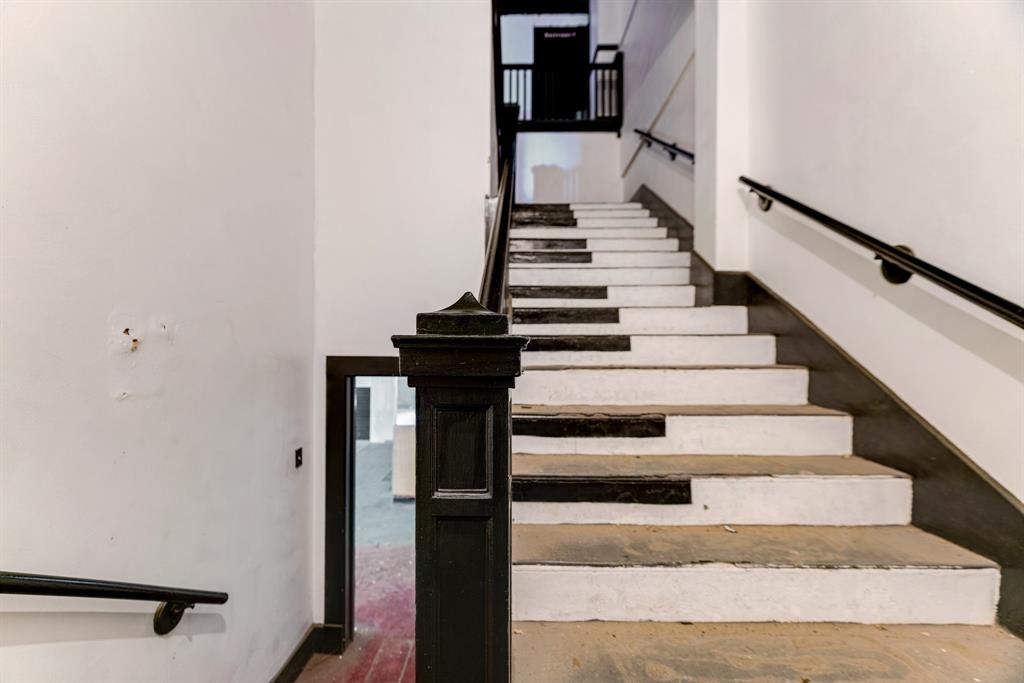 City Of Paris - Commercial Sale