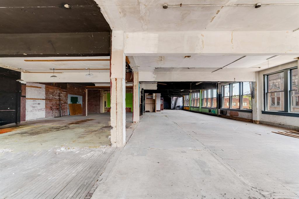 City Of Paris - Commercial Sale