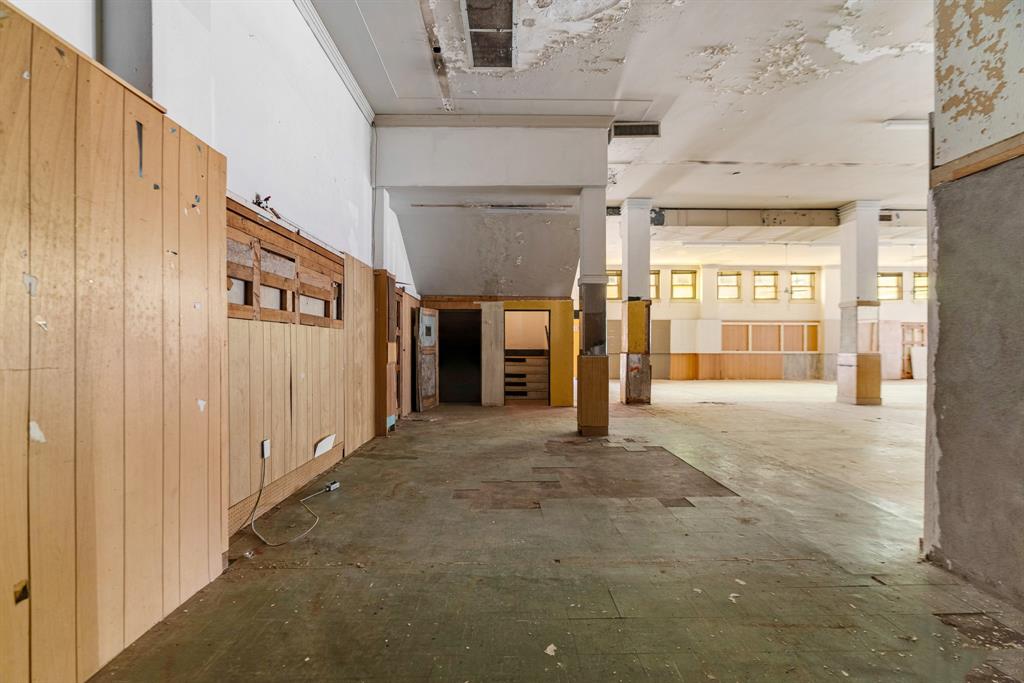 City Of Paris - Commercial Sale