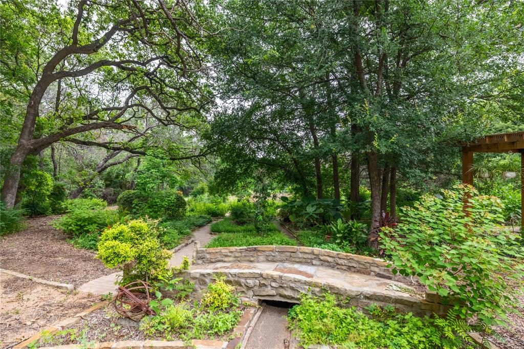 7517 Sunnyview Lane