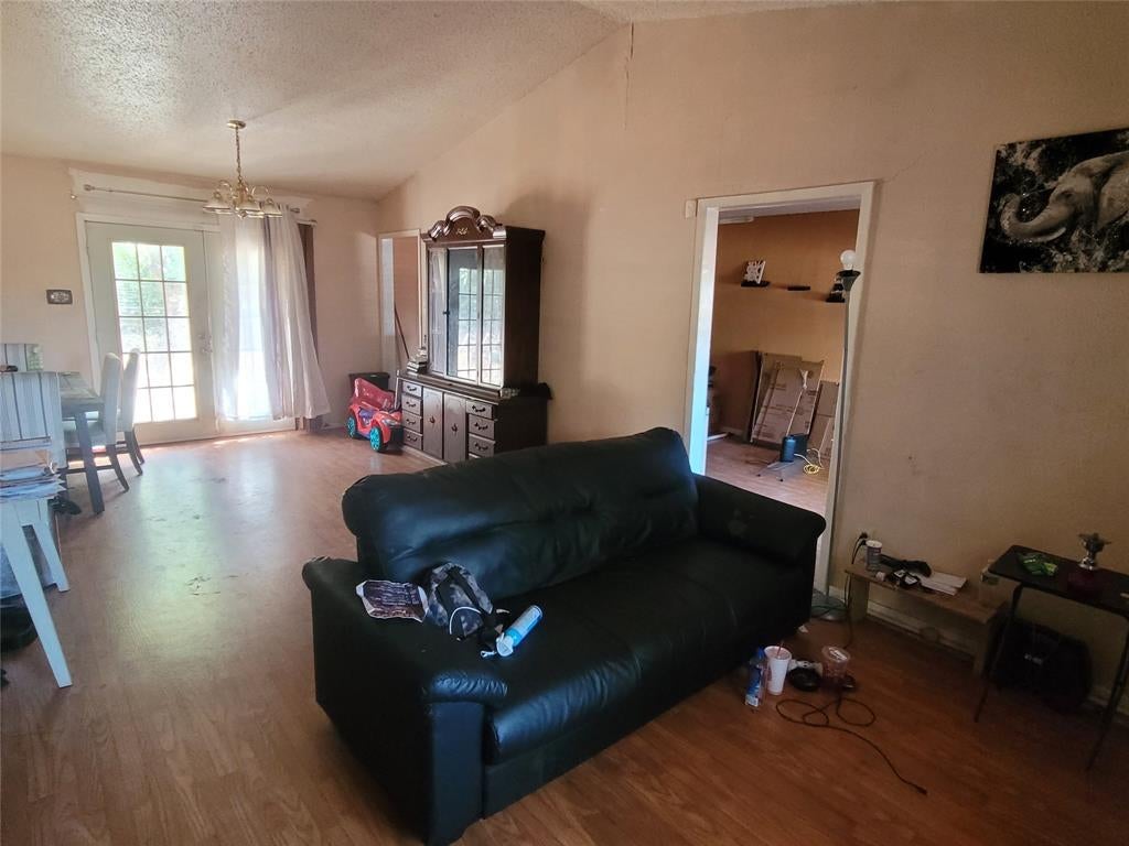 102 Buttercup Lane