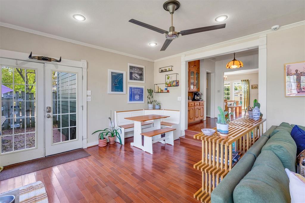 University-Rev - Residential