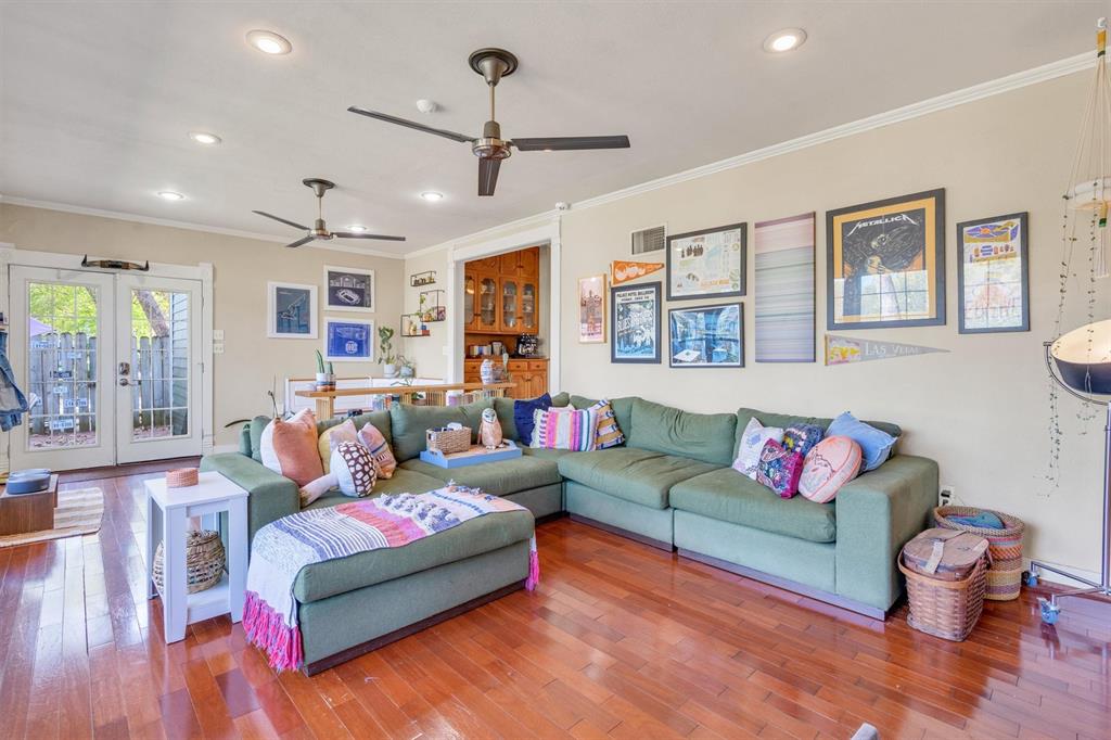 University-Rev - Residential