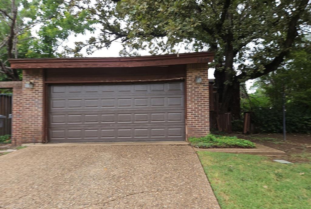 7807 High Oaks Circle