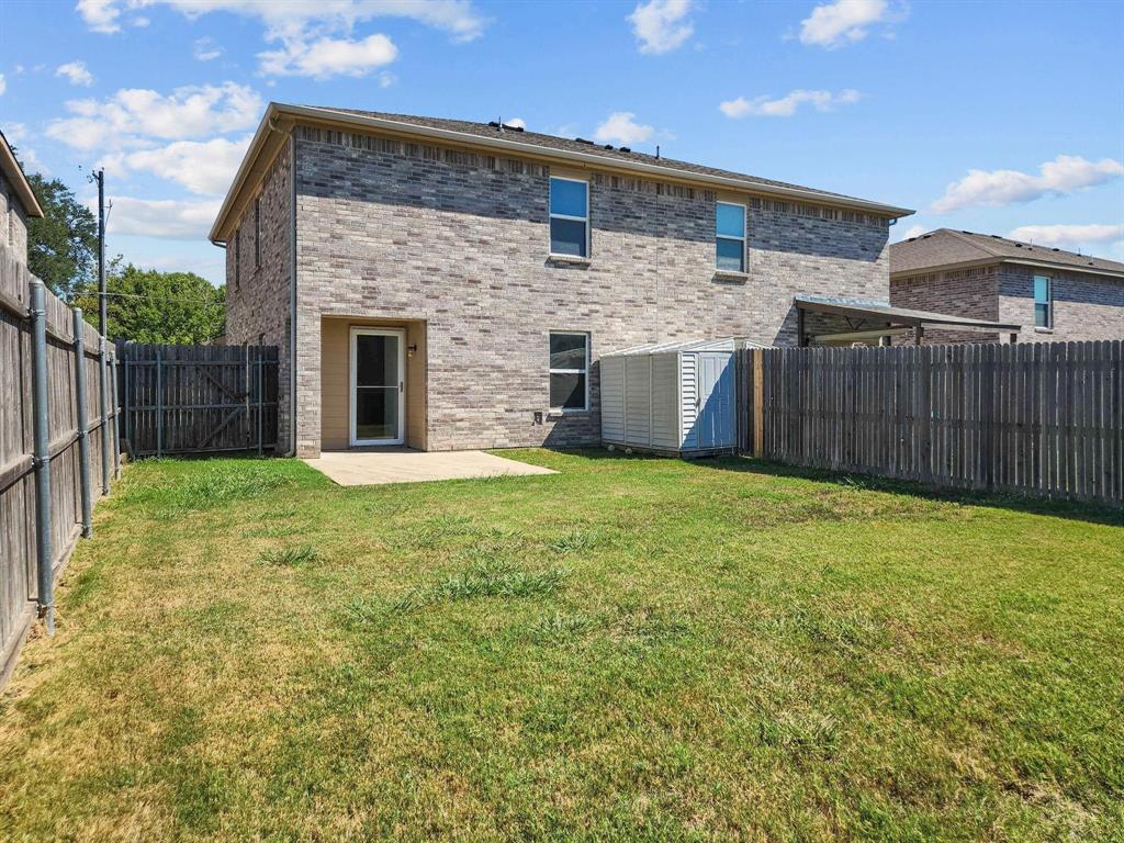 821-823 E College Avenue