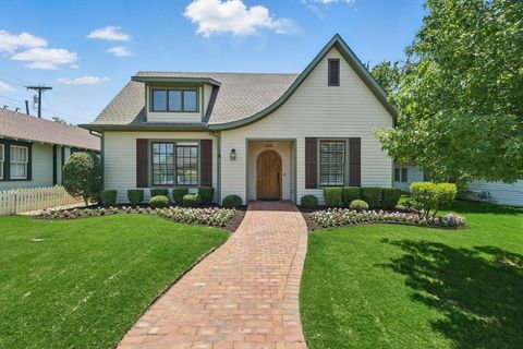 526 E Worth Street Grapevine TX 76051