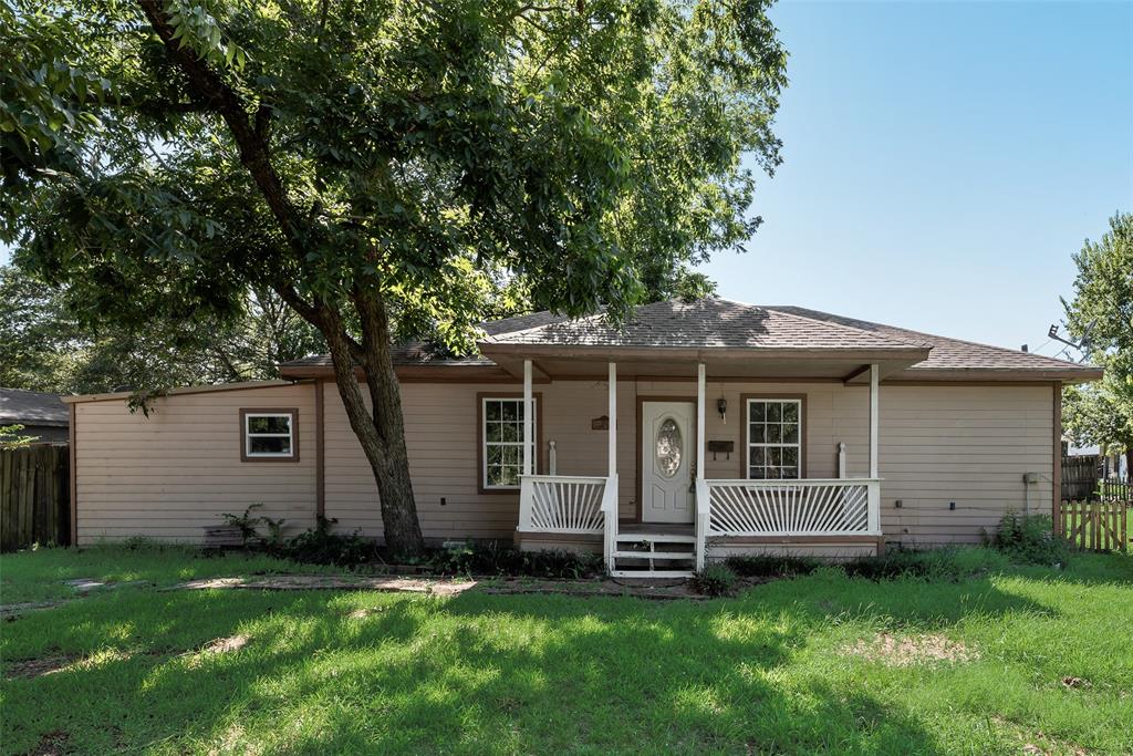 301 W Austin Avenue