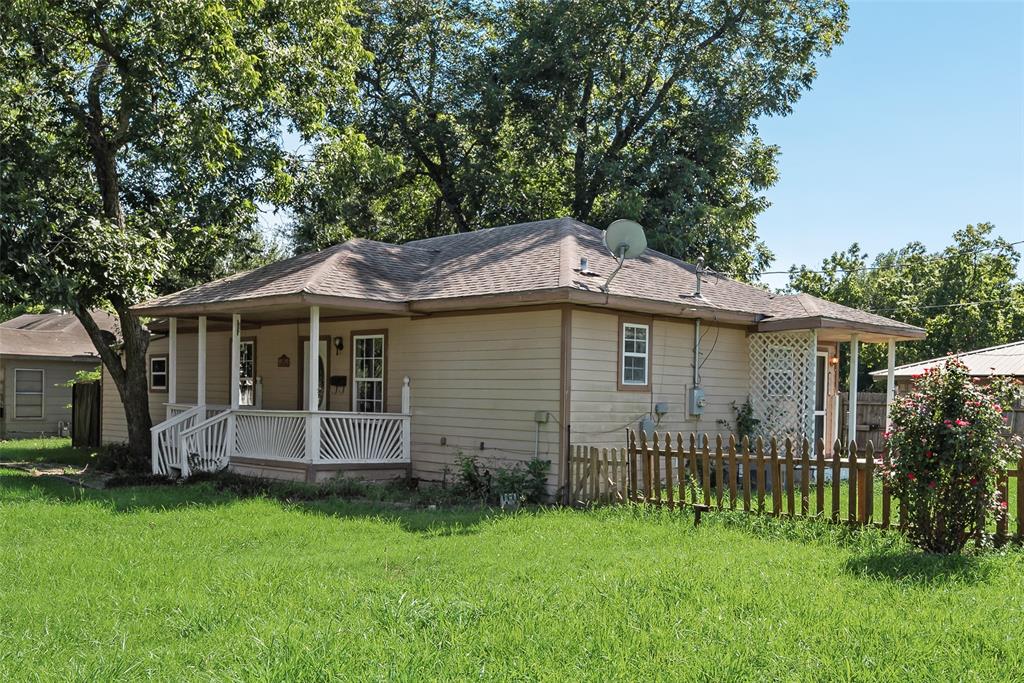 301 W Austin Avenue