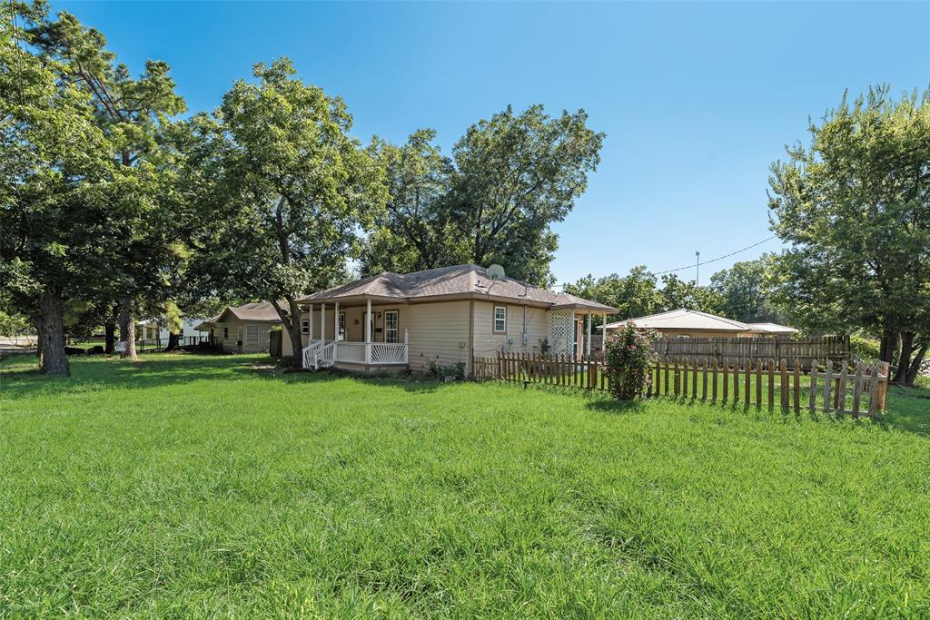 301 W Austin Avenue