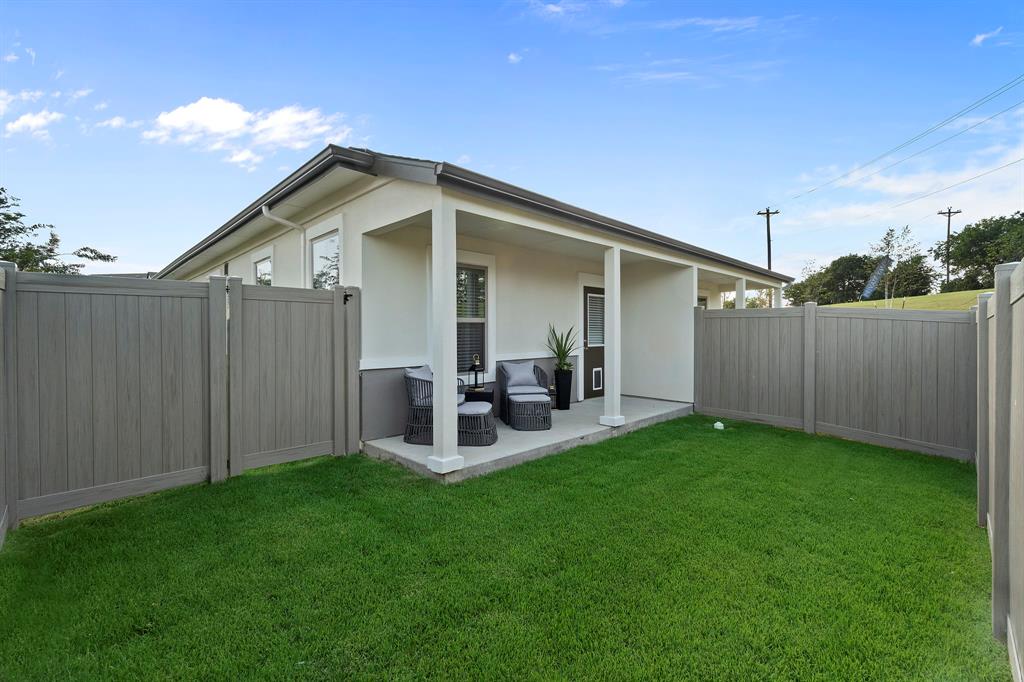 Mansions of Oak Point - Residential Lease