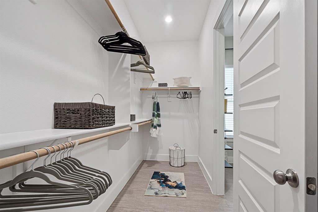 Mansions of Oak Point - Residential Lease