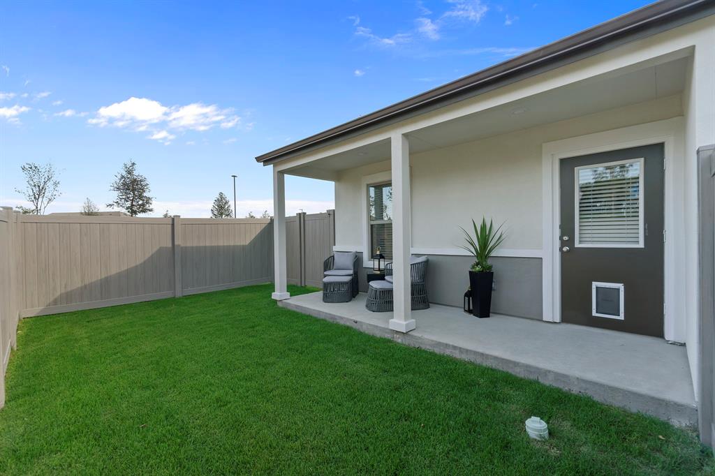 Mansions of Oak Point - Residential Lease