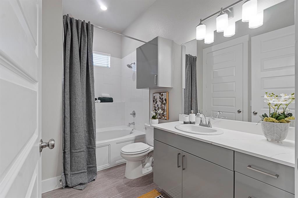 Mansions of Oak Point - Residential Lease