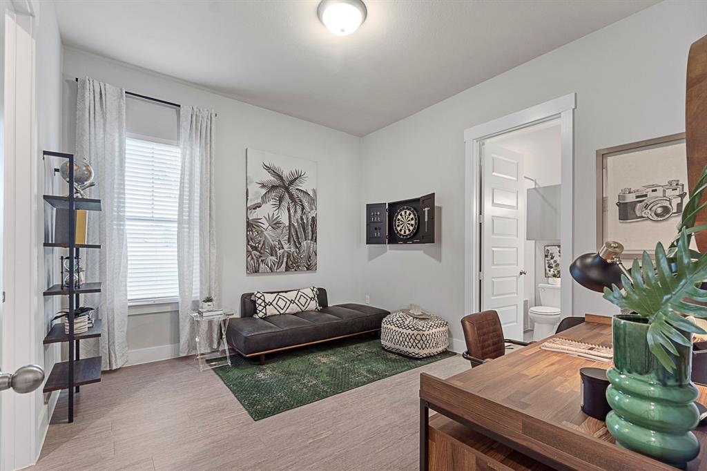 Mansions of Oak Point - Residential Lease