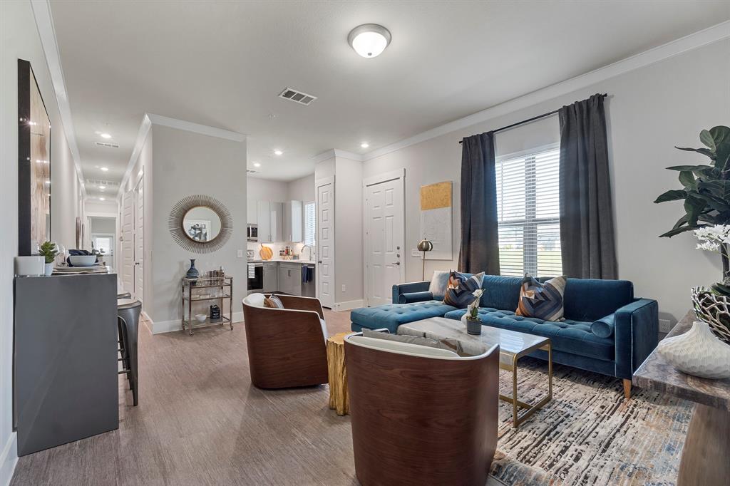 Mansions of Oak Point - Residential Lease