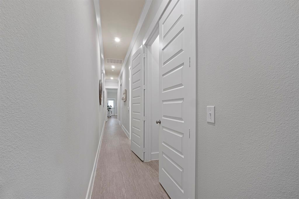 Mansions of Oak Point - Residential Lease