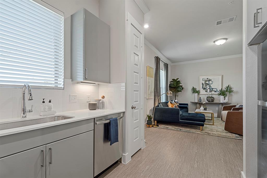 Mansions of Oak Point - Residential Lease