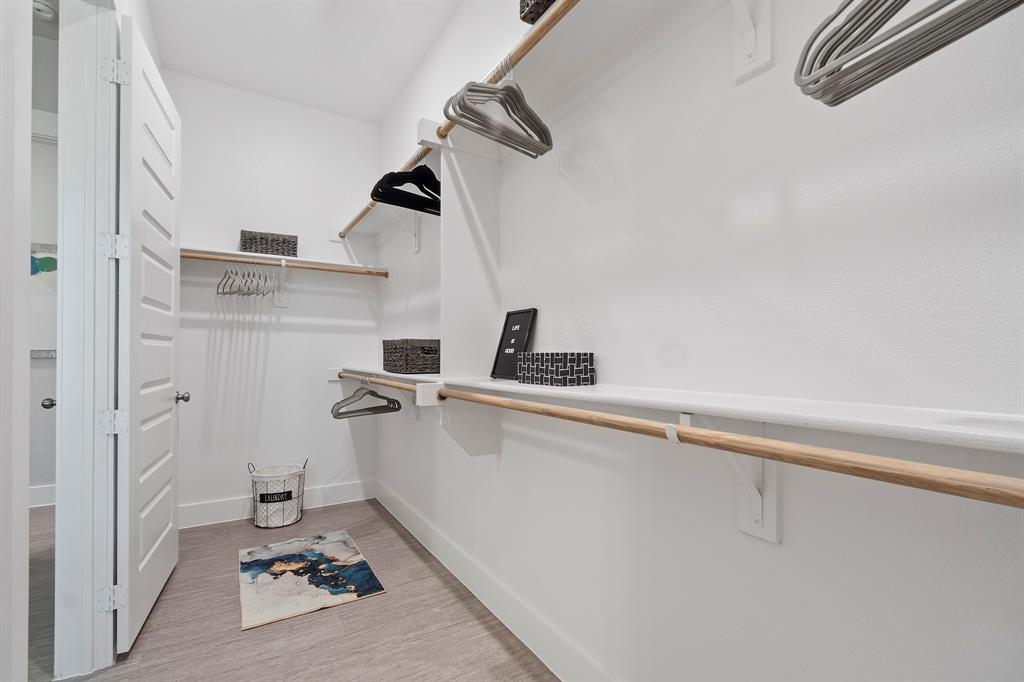 Mansions of Oak Point - Residential Lease