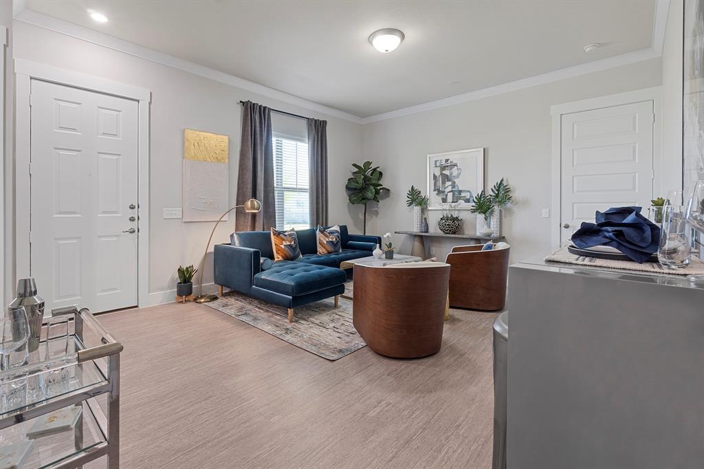 Mansions of Oak Point - Residential Lease