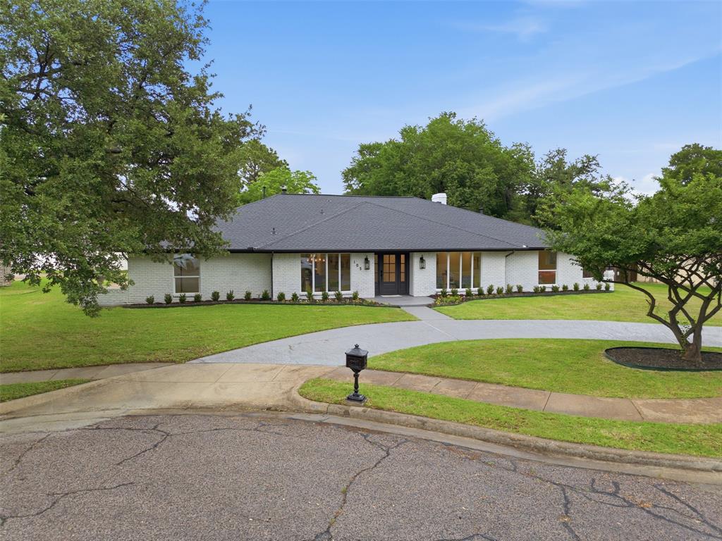 105 Wellesley Drive