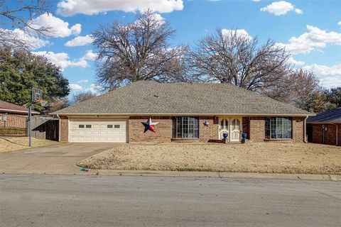 1816 Big Bend Drive Grapevine TX 76051