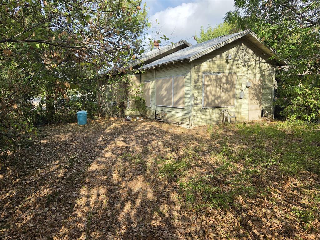 1517 Alston